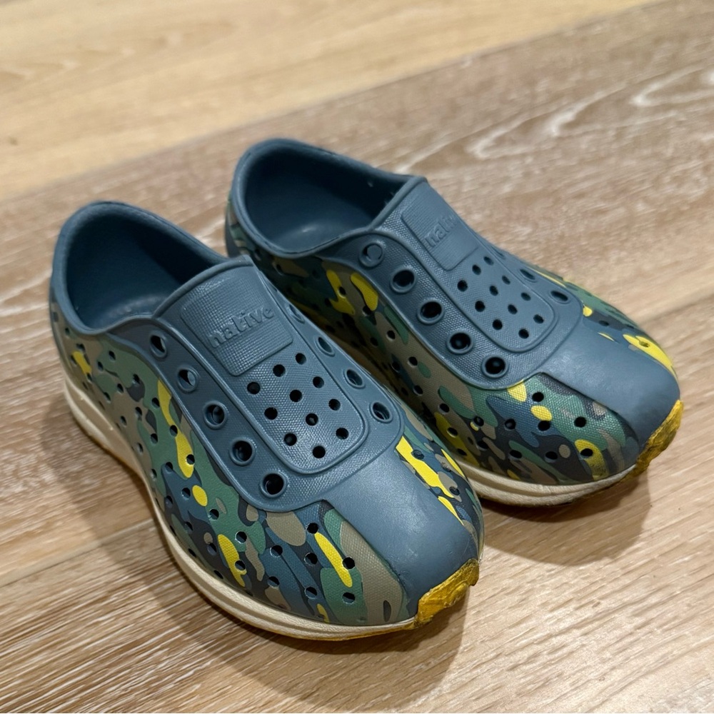 Native Shoes Kids Robbie Sugarlite camo print Shoes Cut-Out Slip-On Style